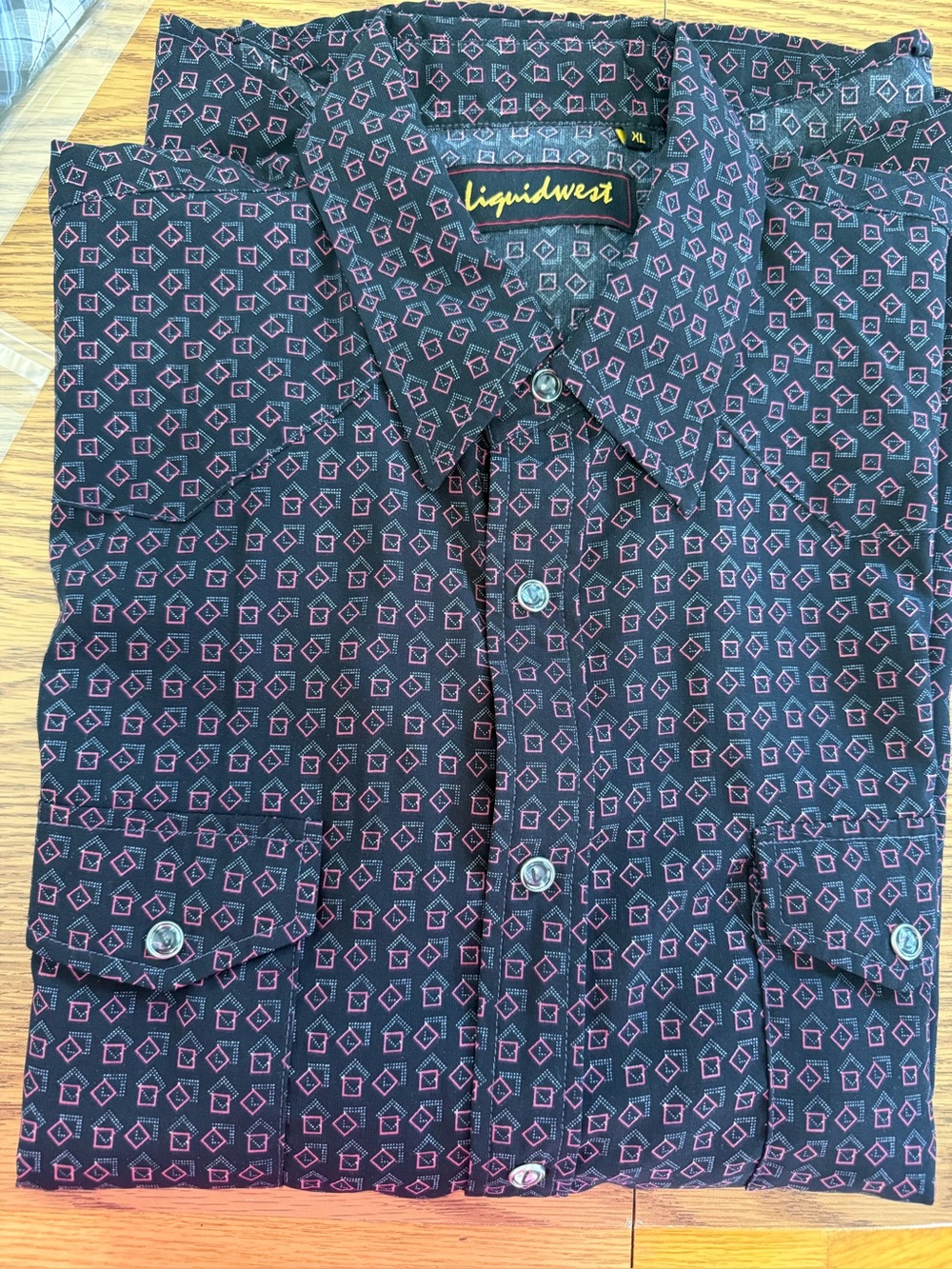 LiquidWest Men’s Black wPink & Gray Squares Western Shirt -Pearl Snaps, Like New